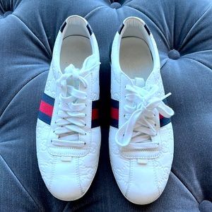 SALE! Gucci SUPREME Leather Sneakers - EXCELLENT Condition ! Sold out- W/bag